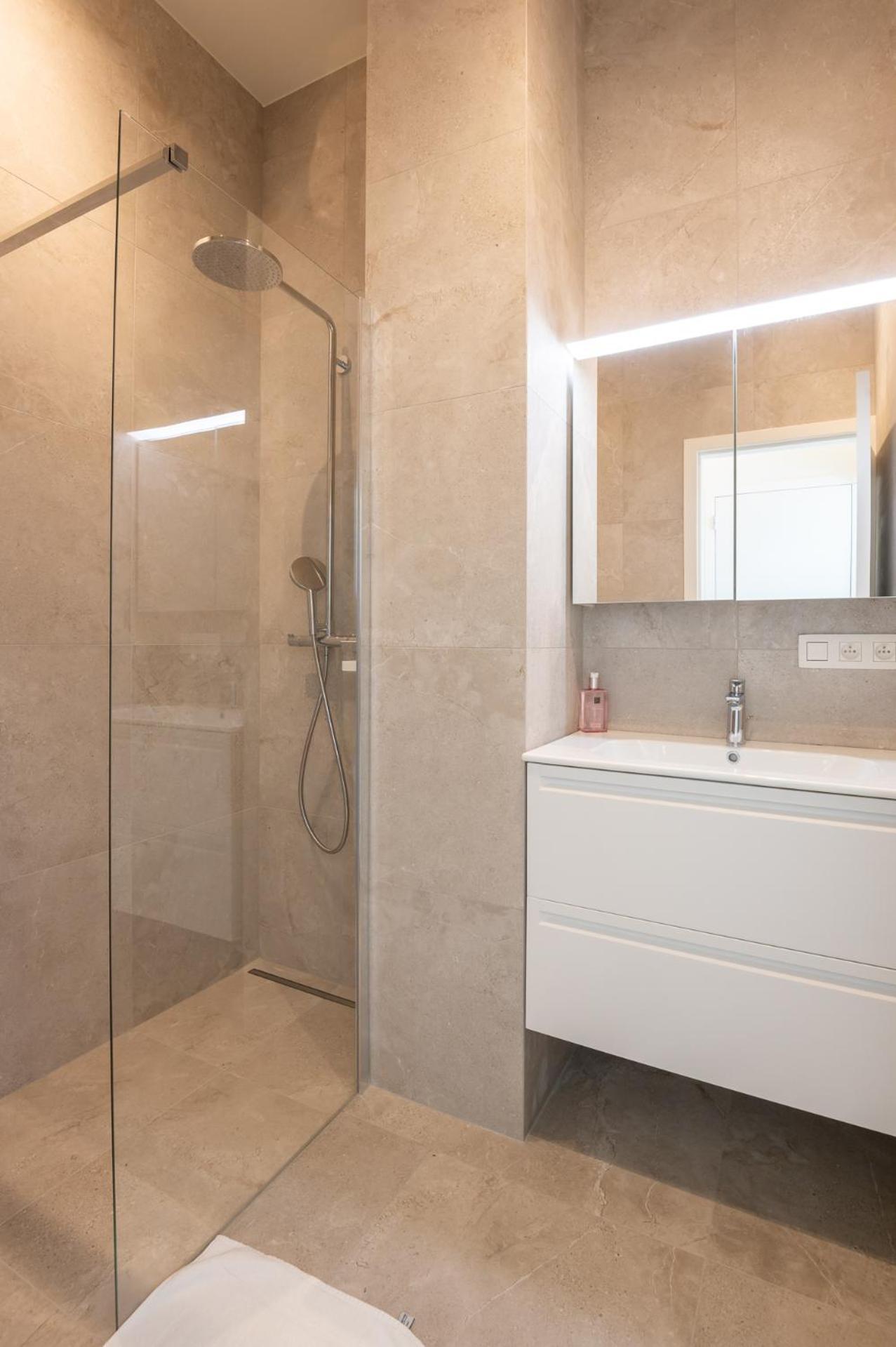 Beautiful Renovated Apartment In An Authentic Building ออสเทนด์ ภายนอก รูปภาพ
