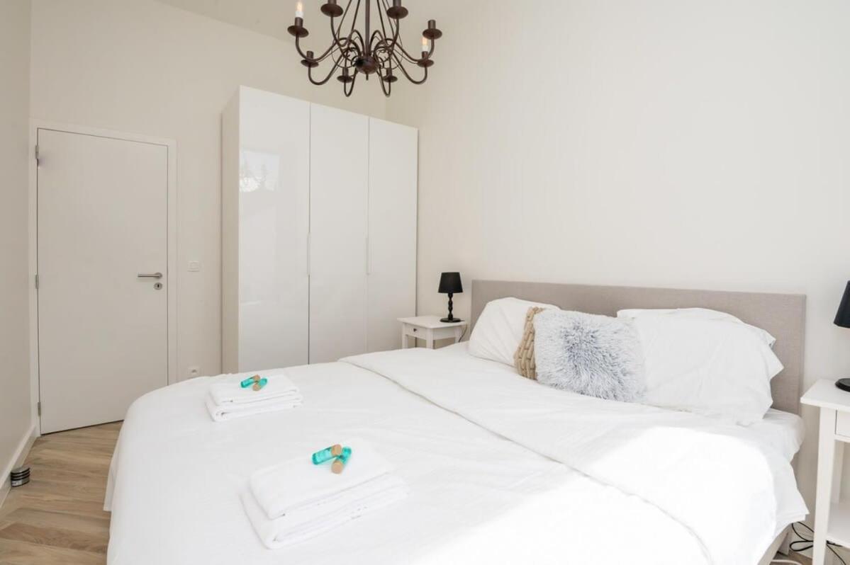 Beautiful Renovated Apartment In An Authentic Building ออสเทนด์ ภายนอก รูปภาพ