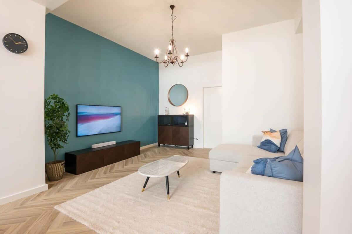 Beautiful Renovated Apartment In An Authentic Building ออสเทนด์ ภายนอก รูปภาพ