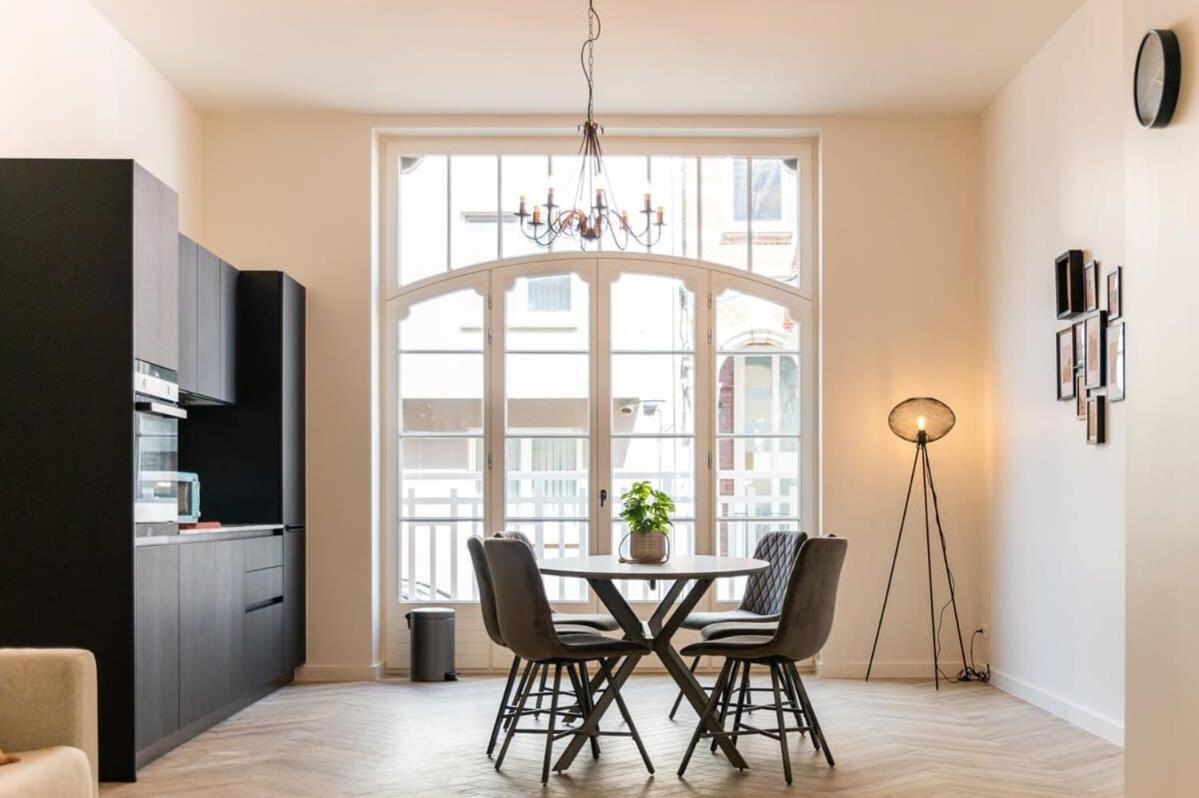 Beautiful Renovated Apartment In An Authentic Building ออสเทนด์ ภายนอก รูปภาพ